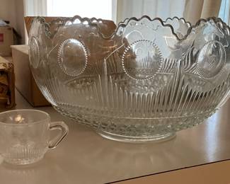 Punch bowl with 12 cups 
