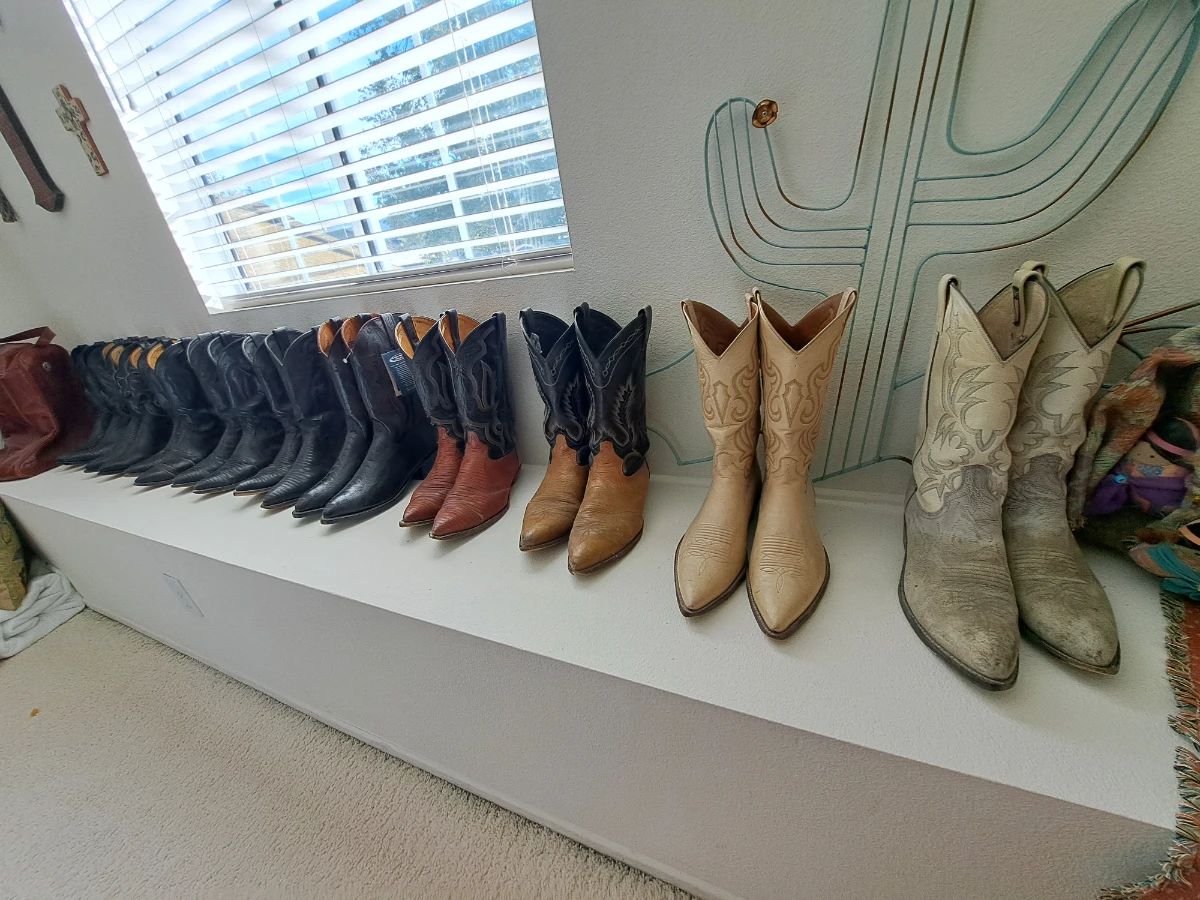 Men's boots size 11.....some NEW