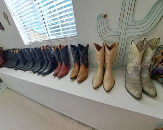 Men's boots size 11.....some NEW