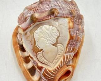 1940s carved shell italian