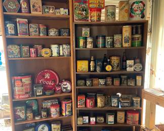 Assorted vintage tins 