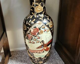 Large Vintage Japanese Satsuma Vase with Geisha Scene