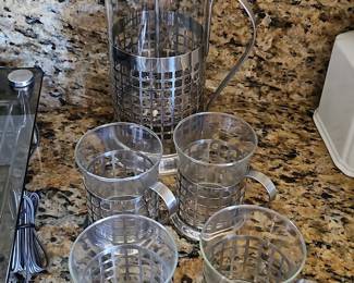 La Vroma French Press with Four Glass Cups