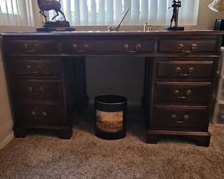 Sligh Furniture Late 20th Century Tooled Leather Executive Desk
