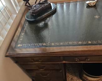 Sligh Furniture Late 20th Century Tooled Leather Executive Desk