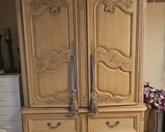 Thomasville Chateau Provence Armoire Wardrobe