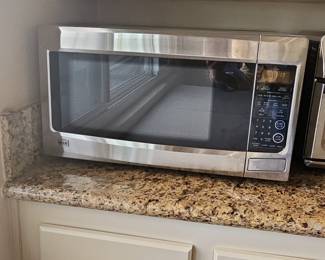 LG 2.0 cu. ft. Stainless Steel Countertop Microwave Oven