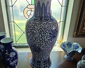 Blue and White Porcelain Vase with Dragon Motif and Seal Mark