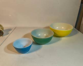 Pyrex mixing bowls
