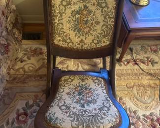  vintage Victorian-style folding rocking chair