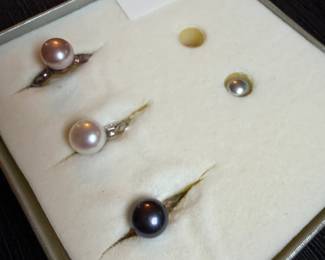Multi-color cultured freshwater pearl interchangeable rings