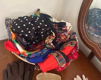 accessories - gloves and scarves