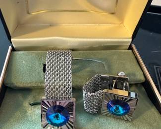 Vintage cut links Silvertone with blue stones