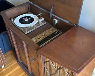 Mid-Century vintage Zenith stereo console