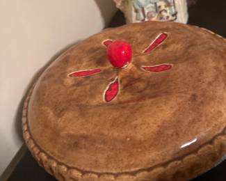 Vintage ceramic cherry pie keeper (1980s)