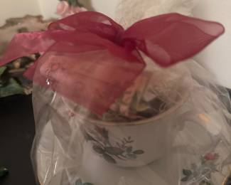 Decorative teacup set