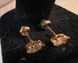 Vintage Gold Tone Flower Stud Earrings