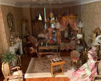 Original cost of this unit was $150K +.  Doll House #5 - to be sold furnished as lot # 5  to the highest offer.  Call prior to the sale  (805-444-6411) with your best offer