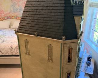 Original cost of this unit was $150K +.  Doll House #5 - to be sold furnished as lot # 5  to the highest offer.  Call prior to the sale  (805-444-6411) with your best offer