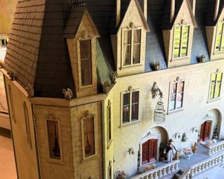 Original cost of this unit was $150K +.  Doll House #5 - to be sold furnished as lot # 5  to the highest offer.  Call prior to the sale  (805-444-6411) with your best offer