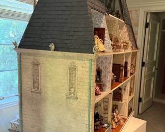 Original cost of this unit was $150K +.  Doll House #5 - to be sold furnished as lot # 5  to the highest offer.  Call prior to the sale  (805-444-6411) with your best offer