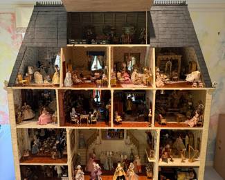 Original cost of this unit was $150K +.  Doll House #5 - to be sold furnished as lot # 5  to the highest offer.  Call prior to the sale  (805-444-6411) with your best offer