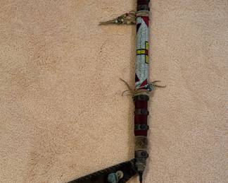 LATE 19TH CENTURY TOMAHAWK/PIPE , BOW, ARROWS & QUIVER