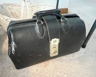 VINTAGE LEATHER DOCTOR'S BAG