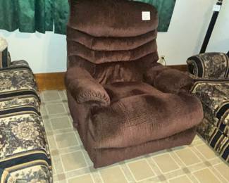 OVERSIZED RECLINER