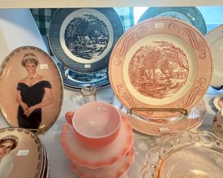 LOTS OF WONDERFUL VINTAGE PIECES