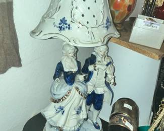 VINTAGE PORCELAIN LAMP