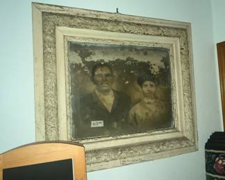 ANTIQUE FRAME & PHOTO