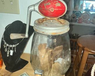 VINTAGE DAZEY NO.4 CHURN