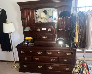 BEAUTIFUL SOLID PINE DRESSER, HUTCH MIRROR & NITE STAND