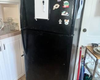 BLACK FRIGIDAIRE 2 DOOR FRIDGE