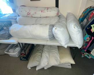 PILLOWS & BODY PILLOWS