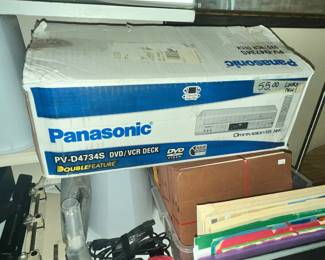 PANASONIC DVD / VHS DUAL DECK - LOOKS NEW!