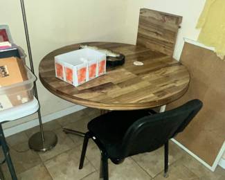 ROUND DINETTE TABLE