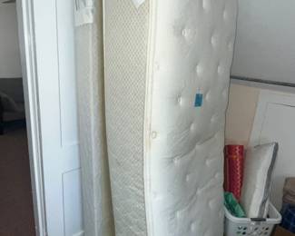 TWIN MATTRESS SET