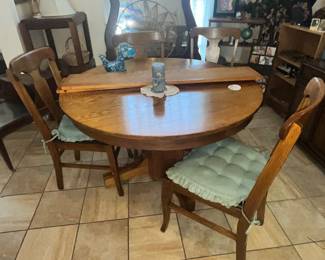 REFINISHED ANTIQUE OAK PEDESTAL TABLE w/ LEAF & 4 CHAIRS