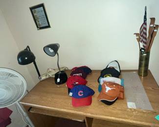 CAPS & DESK