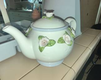 CUTE PORCELAIN TEAPOT