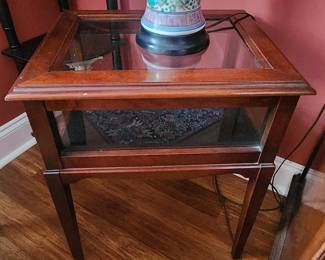 Curio Table