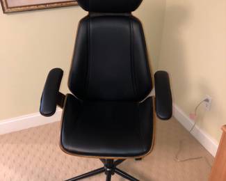 LumiSource desk chair
