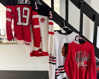 Hockey Jerseys; Bulls signed vintage sweatshirt