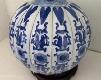 Vintage Chinese porcelain ginger jar