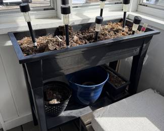 Resin raised garden bed