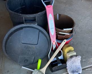  Nature's Miracle Jumbo Pick-Up Scoop with Rubbermaid 20-Gallon Roughneck Garbage Can and Cleaning Accessories