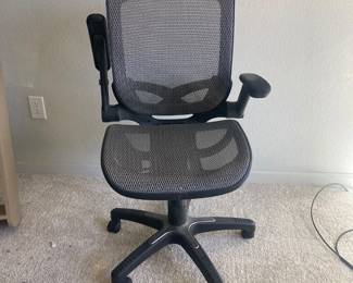 Ergonomic Black Mesh Office Chair with Adjustable Armrests and Swivel Base