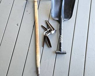 -Vintage Rock Climbing Gear Lot – Pitons, Ice Axe, Voile Shovel – USA